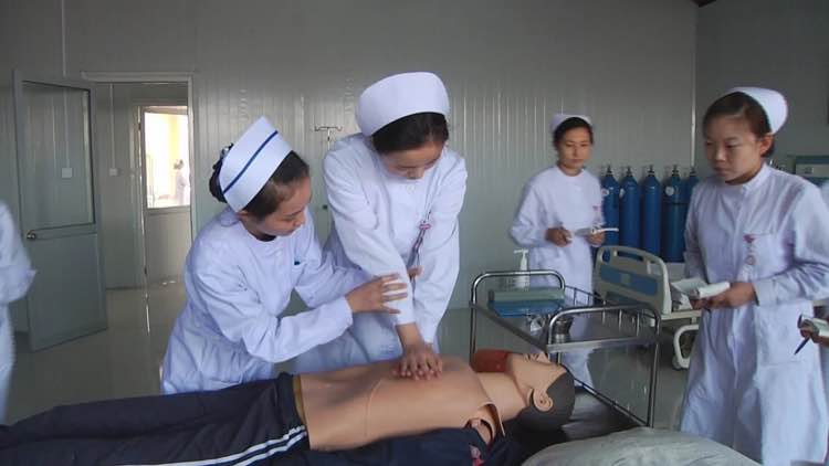 初三学生可以学护士吗，学护士应该报什么专业？