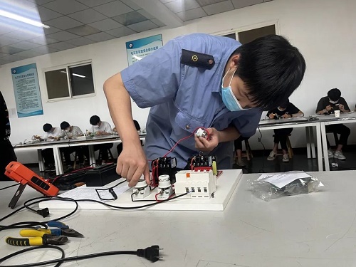 上铁路学校毕业真能到铁路就业吗